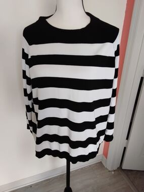 NWOT Calvin Klein Black & White Striped Long Sleeve Crewneck Top